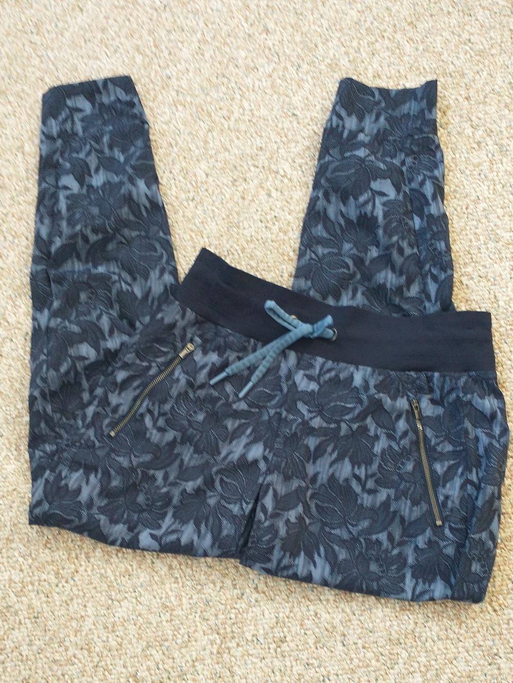 Athleta Trekkie North Jogger Floral Print Size 4